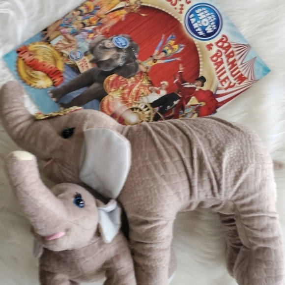 Barnum & Bailey Ringling Bros Circus Stuffed Plush Mother & Baby Elephant W Book - Picture 11 of 12